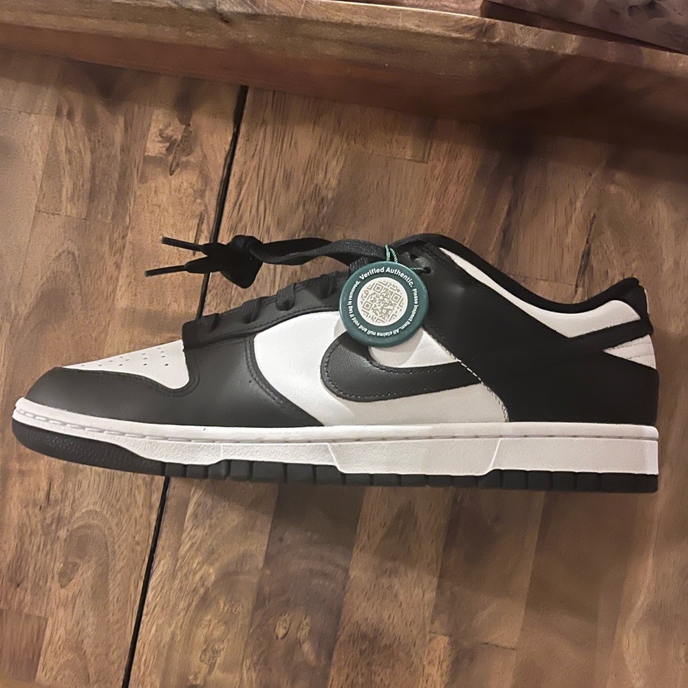 Nike Dunk Low Retro
White Black Panda (2021)